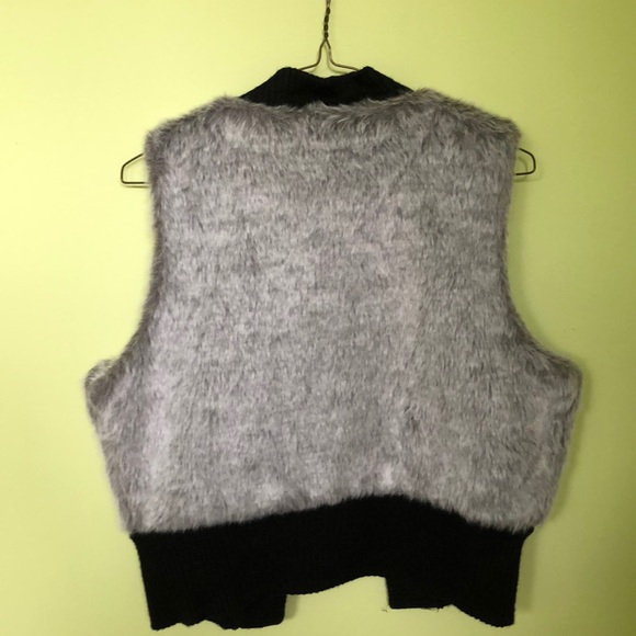 Vest - Picture 2 of 4